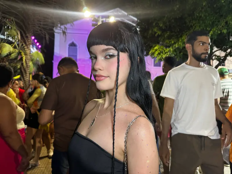 Bloco Stouradas anima a Praça Pedro II no domingo de Carnaval em Teresina