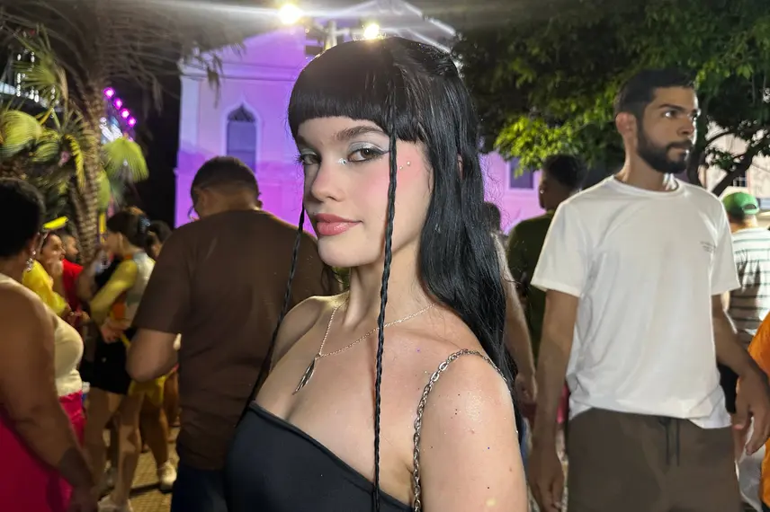 Bloco Stouradas anima a Praça Pedro II no domingo de Carnaval em Teresina