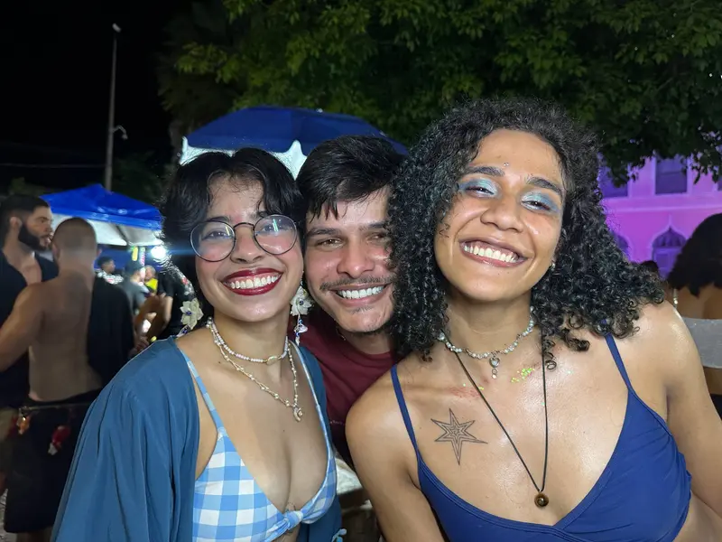 Bloco Stouradas anima a Praça Pedro II no domingo de Carnaval em Teresina