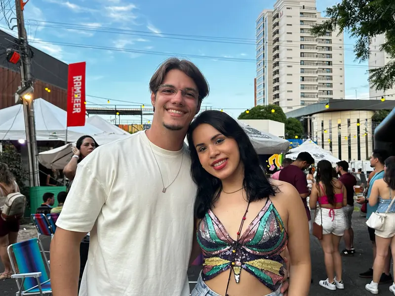 Bloco Stouradas anima a Praça Pedro II no domingo de Carnaval em Teresina