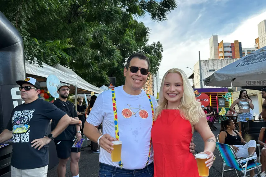 Bloco Stouradas anima a Praça Pedro II no domingo de Carnaval em Teresina