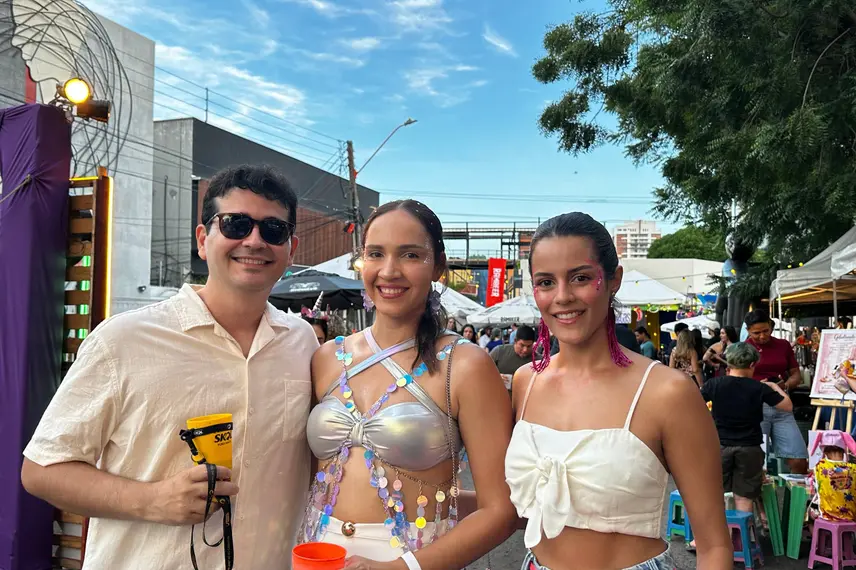 Bloco Stouradas anima a Praça Pedro II no domingo de Carnaval em Teresina