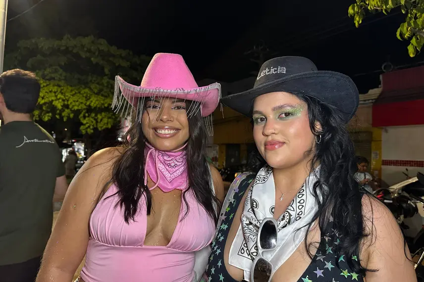 Bloco Stouradas anima a Praça Pedro II no domingo de Carnaval em Teresina