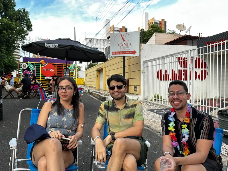 Bloco Stouradas anima a Praça Pedro II no domingo de Carnaval em Teresina