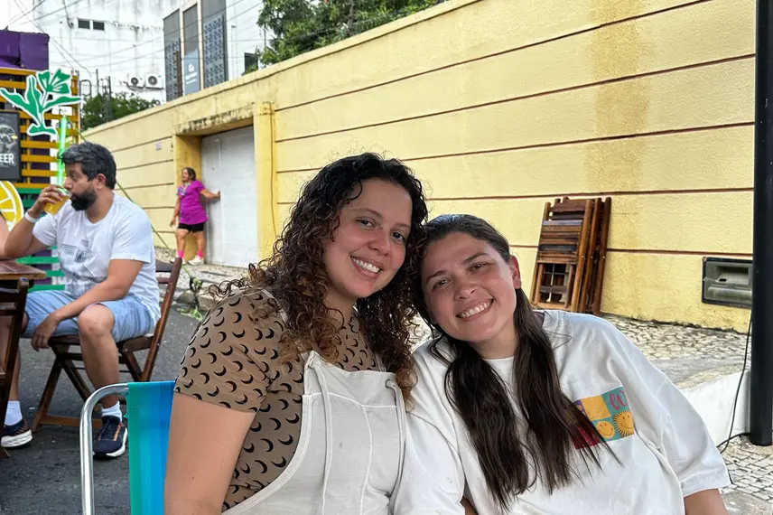 Bloco Stouradas anima a Praça Pedro II no domingo de Carnaval em Teresina