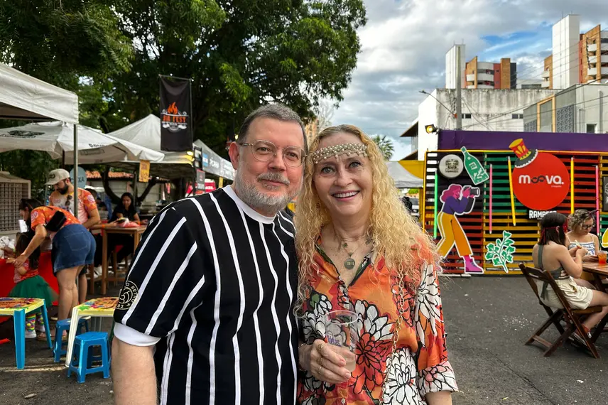 Bloco Stouradas anima a Praça Pedro II no domingo de Carnaval em Teresina