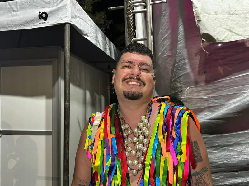 Bloco Stouradas anima a Praça Pedro II no domingo de Carnaval em Teresina