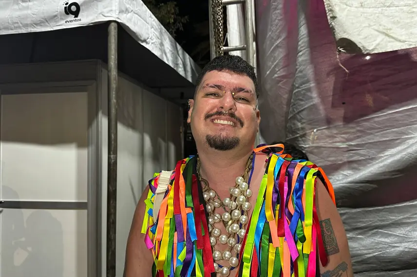 Bloco Stouradas anima a Praça Pedro II no domingo de Carnaval em Teresina