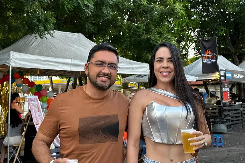 Bloco Stouradas anima a Praça Pedro II no domingo de Carnaval em Teresina