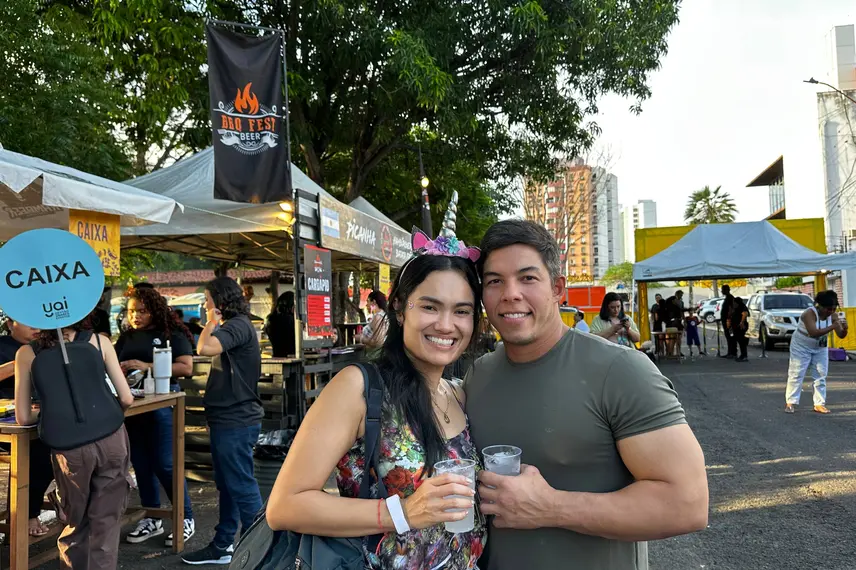 Bloco Stouradas anima a Praça Pedro II no domingo de Carnaval em Teresina