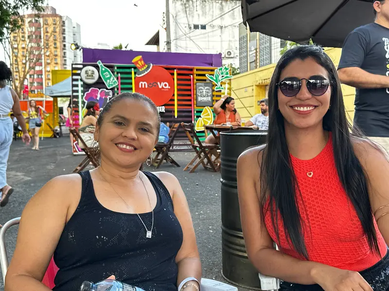 Bloco Stouradas anima a Praça Pedro II no domingo de Carnaval em Teresina