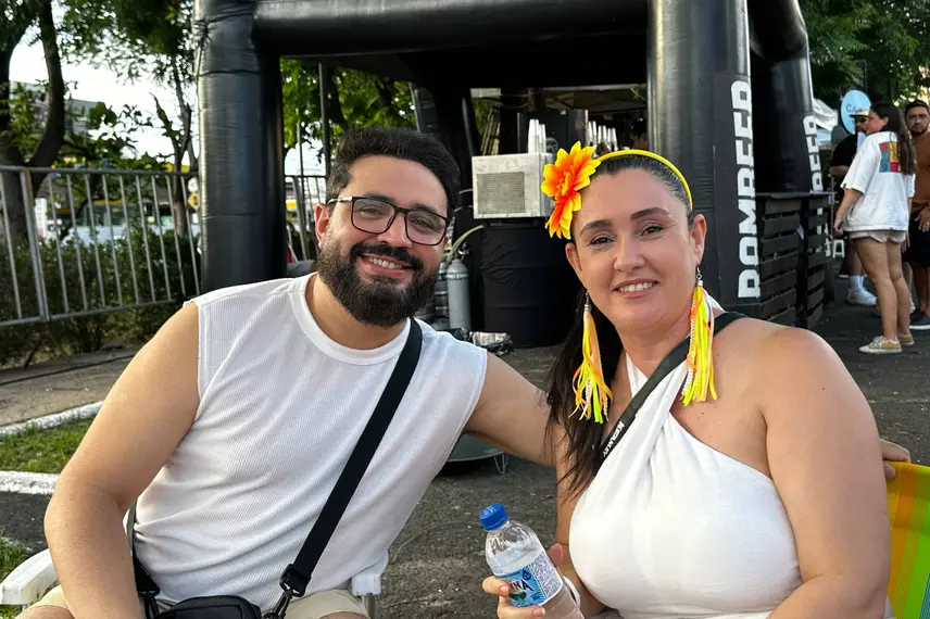 Bloco Stouradas anima a Praça Pedro II no domingo de Carnaval em Teresina