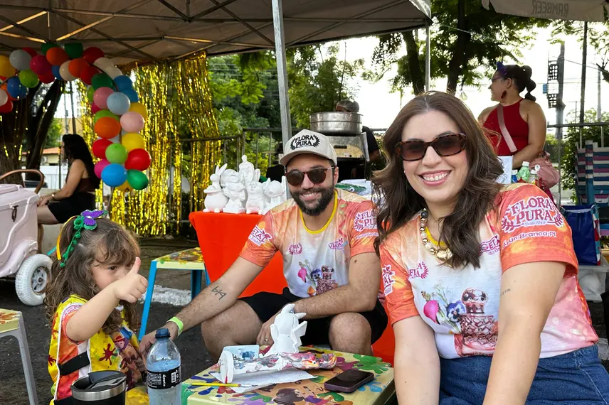 Bloco Stouradas anima a Praça Pedro II no domingo de Carnaval em Teresina