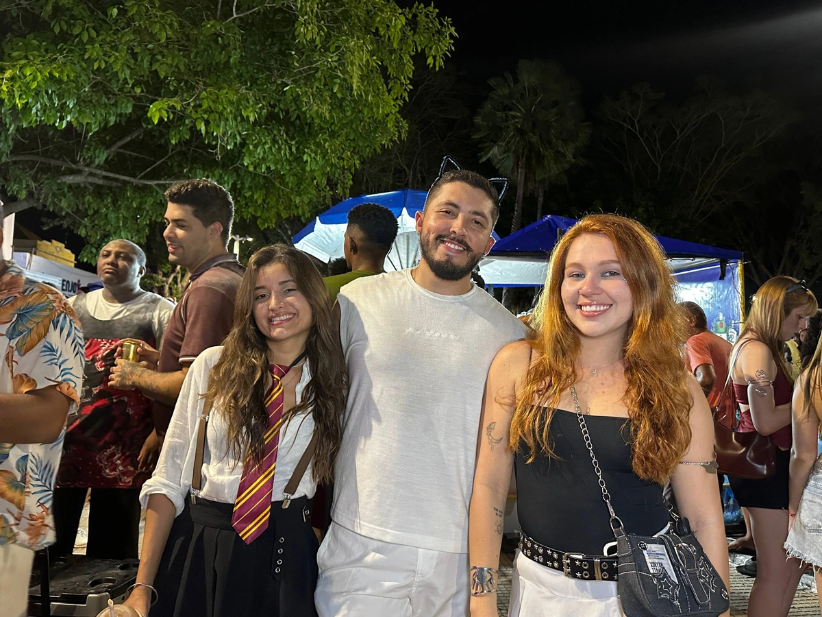 Bloco Stouradas anima a Praça Pedro II no domingo de Carnaval em Teresina