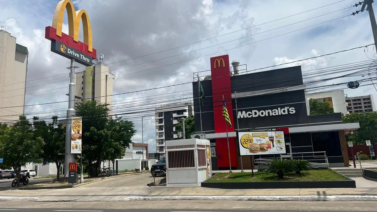 Burger King retira todas as árvores em nova unidade inaugurada na Frei Serafim, em Teresina