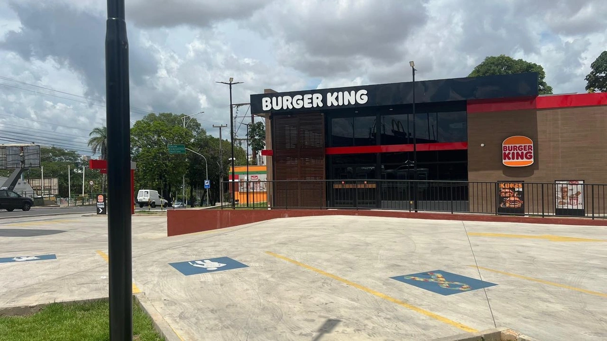 Burger King retira todas as árvores em nova unidade inaugurada na Frei Serafim, em Teresina