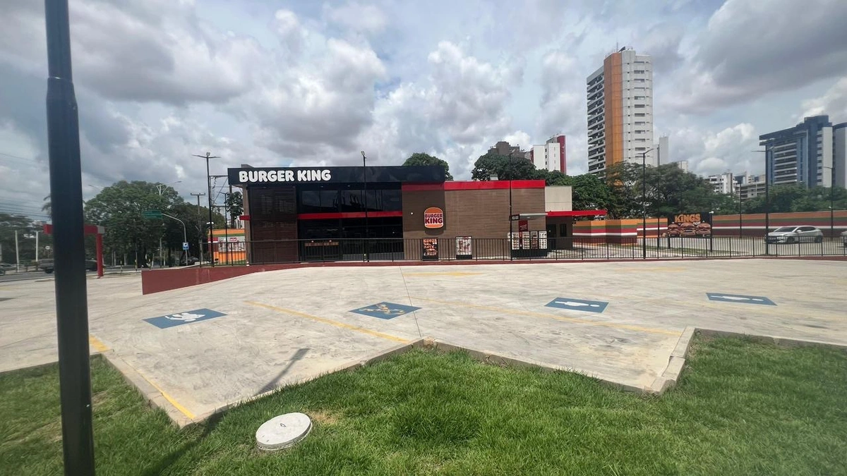 Burger King retira todas as árvores em nova unidade inaugurada na Frei Serafim, em Teresina
