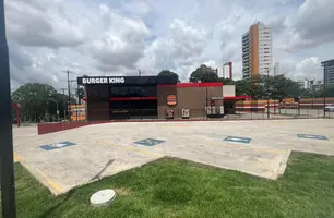Burger King retira todas as árvores em nova unidade inaugurada na Frei Serafim, em Teresina (Foto: Reprodução)