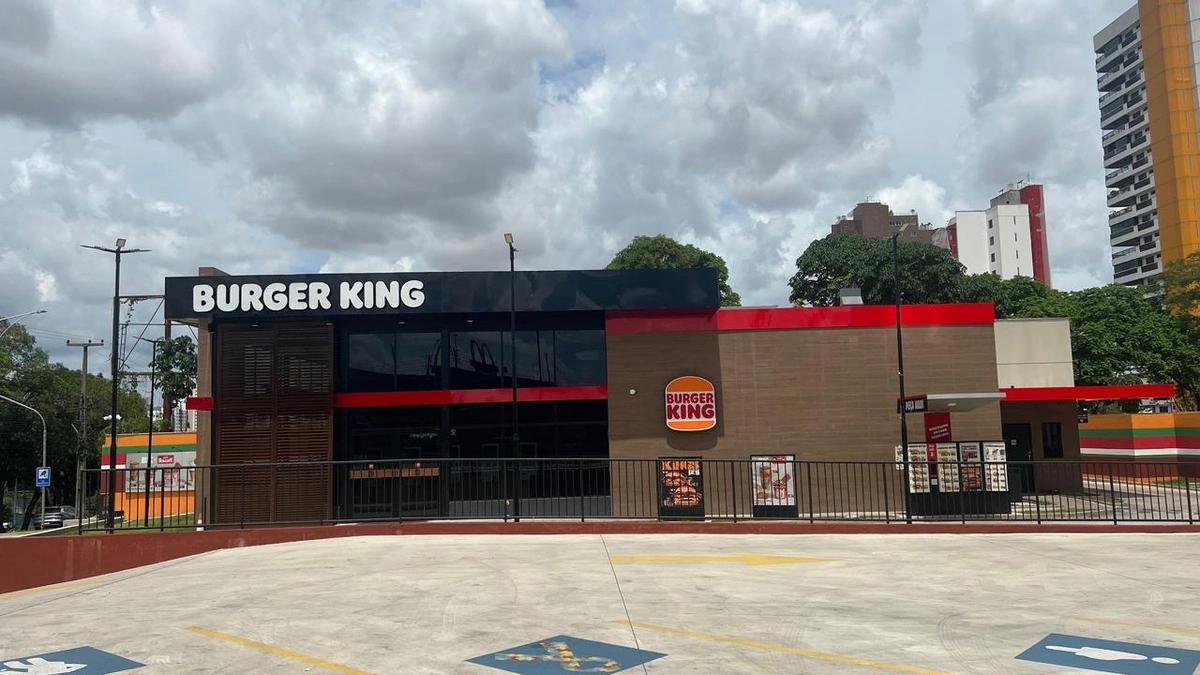 Burger King retira todas as árvores em nova unidade inaugurada na Frei Serafim, em Teresina