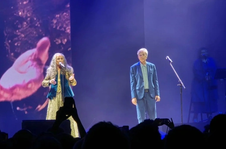 Caetano Veloso e Maria Bethânia vencem Grammy 2026 com álbum ao vivo