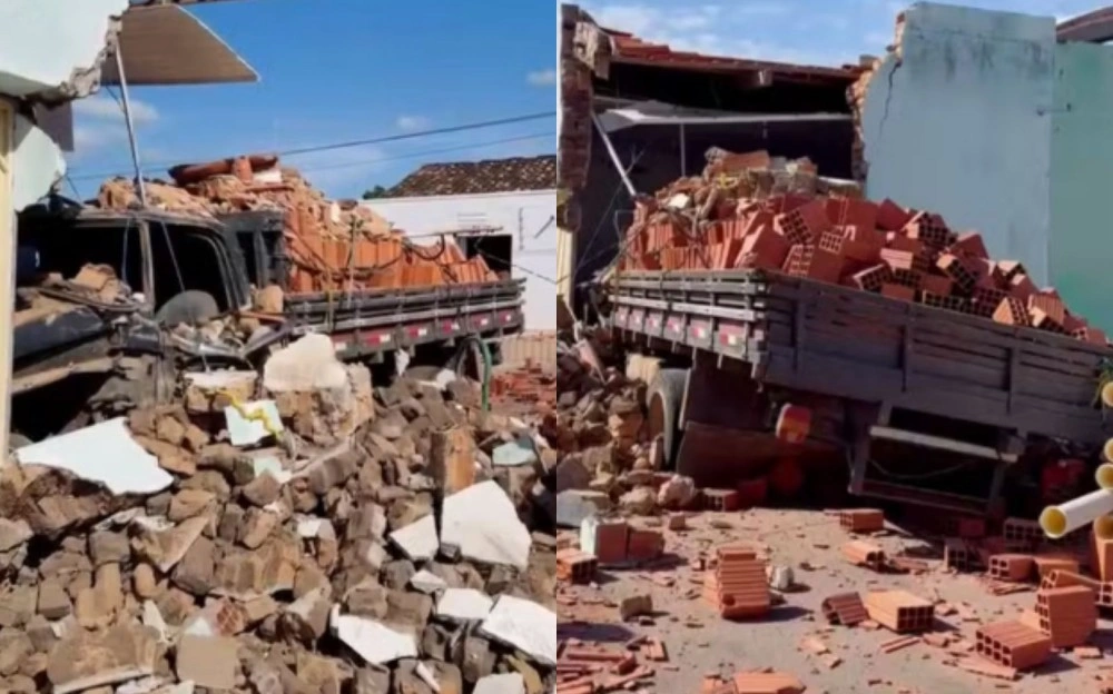 Caminhão com carga de tijolos invade depósito no Centro de Massapê do Piauí