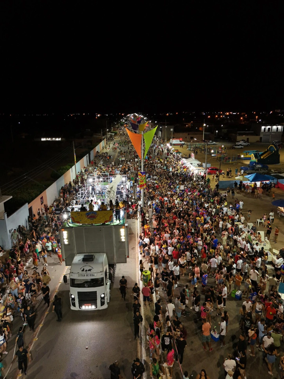 Carnaval de São Raimundo Nonato atrai multidão no segundo dia de festa