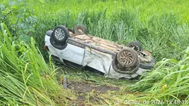 Carro da Secretaria de Saúde de Amarante capota na BR-343 e deixa sete feridos (Foto: Reprodução)