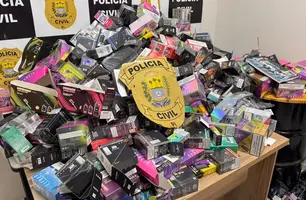 Casal é preso com carga de vapers avaliada em mais de R$ 300 mil em Teresina (Foto: Divulgação/DENARC)