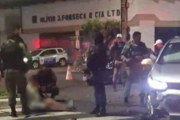 Colisão entre carro e moto deixa homem ferido da av. Miguel Rosa