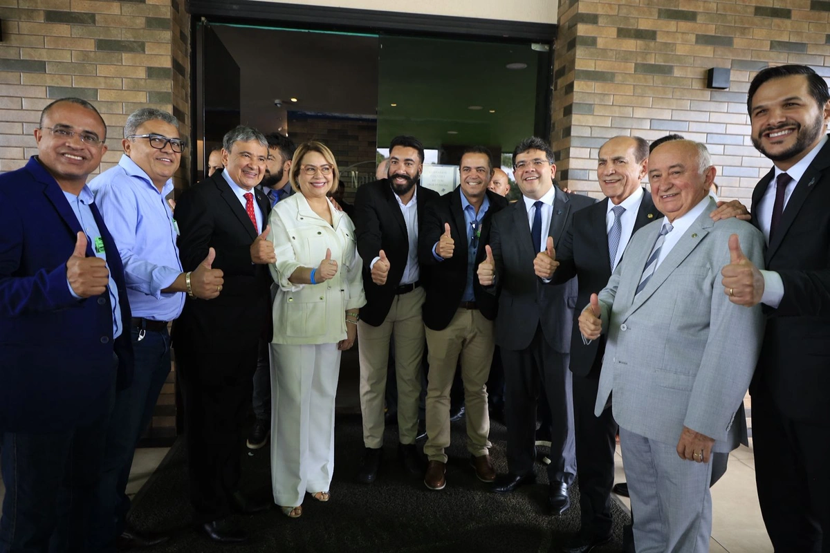 Com cerca de 100 prefeitos presentes, almoço em Brasília reforça liderança de Marcelo Castro entre os municípios do Piauí