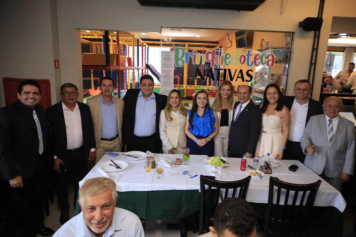 Com cerca de 100 prefeitos presentes, almoço em Brasília reforça liderança de Marcelo Castro entre os municípios do Piauí