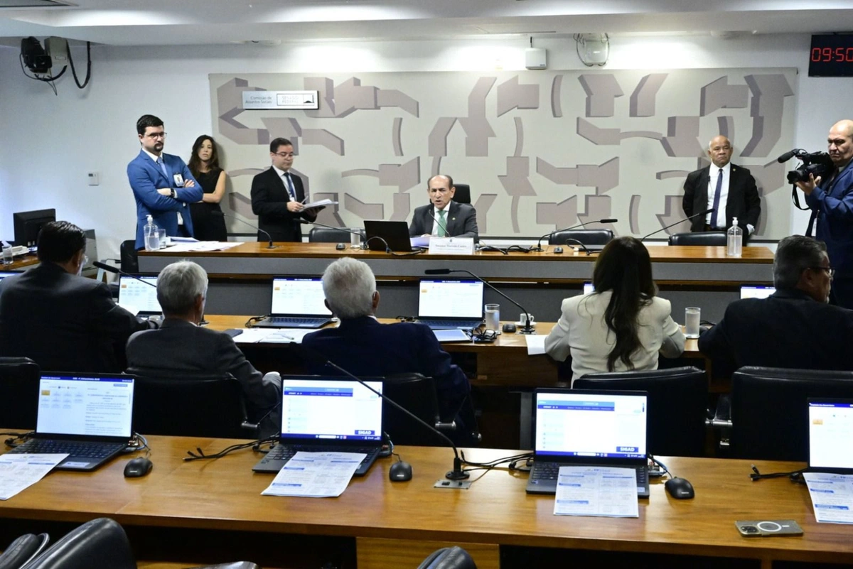 Comissão presidida por Marcelo Castro aprova exame de proficiência em Medicina