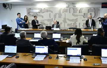 Comissão presidida por Marcelo Castro aprova exame de proficiência em Medicina