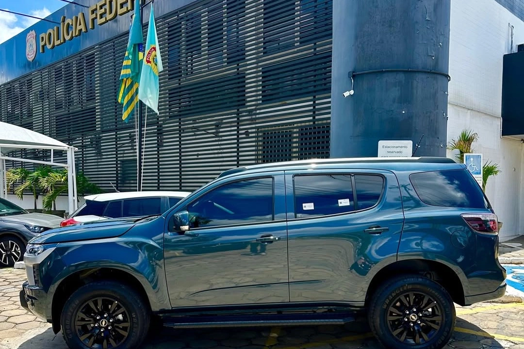 Dr. Francisco entrega nova viatura à Polícia Federal viabilizada por emenda