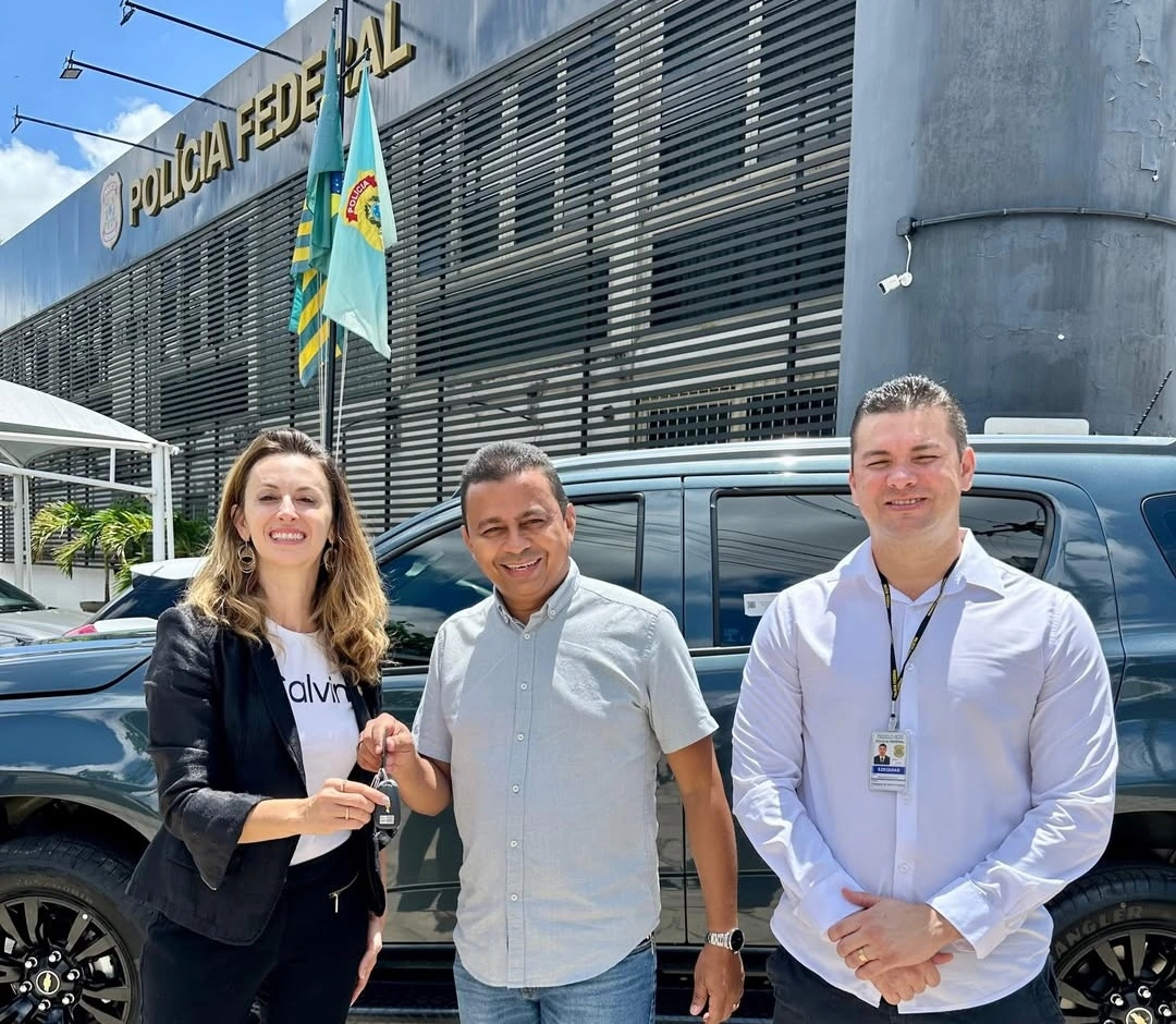 Dr. Francisco entrega nova viatura à Polícia Federal viabilizada por emenda