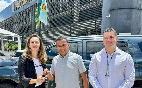 Dr. Francisco entrega nova viatura à Polícia Federal viabilizada por emenda