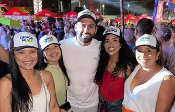 Draga Alana percorre cidades do Piauí durante o Carnaval 2026