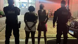 Duas mulheres com mandados por tráfico e furto são presas pela ROCAM em Picos (Foto: Reprodução)