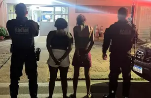 Duas mulheres com mandados por tráfico e furto são presas pela ROCAM em Picos (Foto: Reprodução)