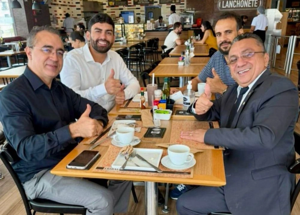 Dudu em café da manhã