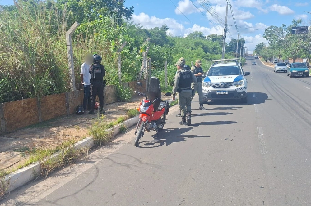 Dupla é presa horas após assalto à mão armada no bairro Renascença, em Teresina