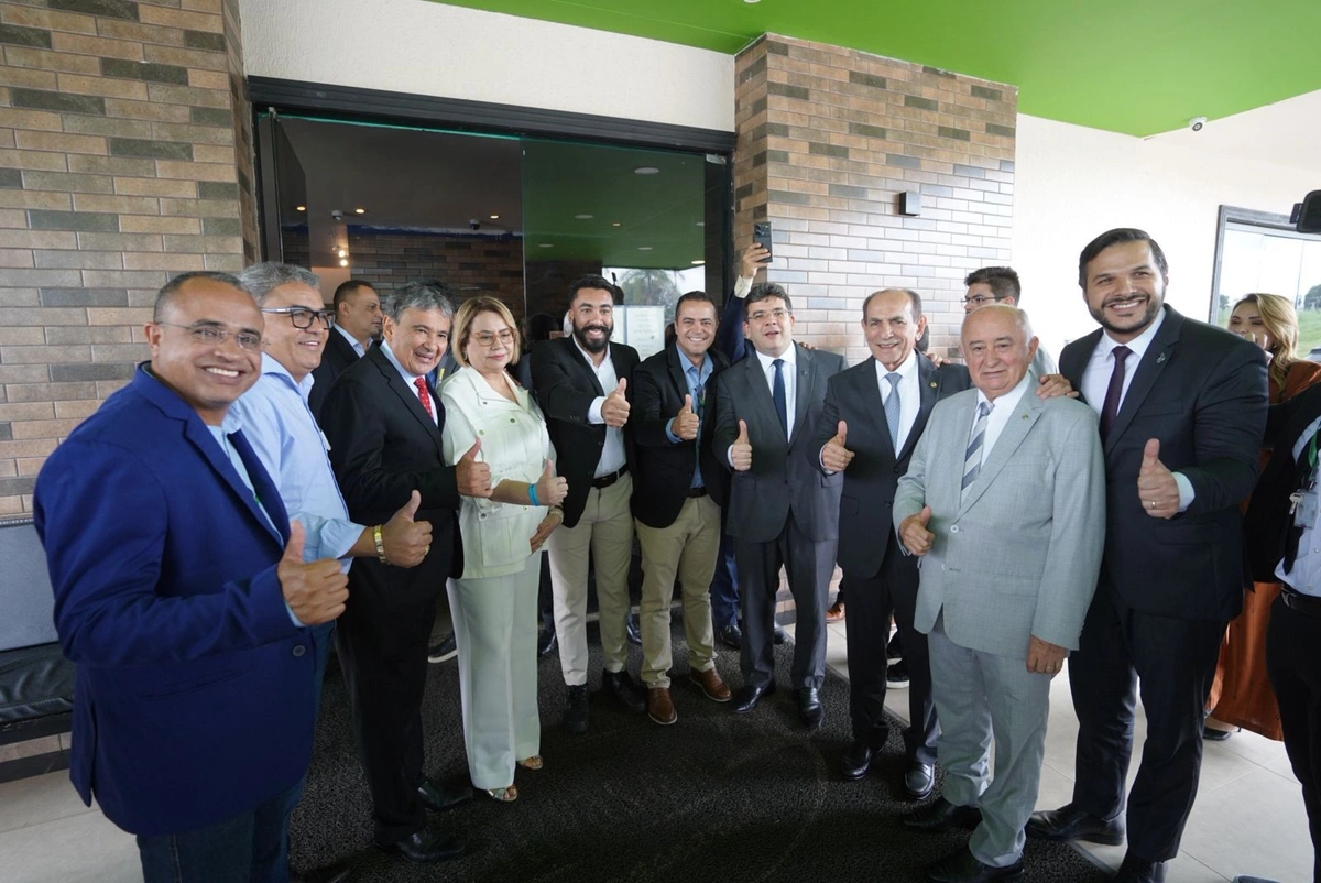 Em Brasília, Júlio César e Marcelo Castro reúnem cerca de 100 prefeitos e reforçam unidade da chapa governista ao Senado