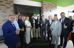Em Brasília, Júlio César e Marcelo Castro reúnem cerca de 100 prefeitos e reforçam unidade da chapa governista ao Senado (Foto: Reprodução)