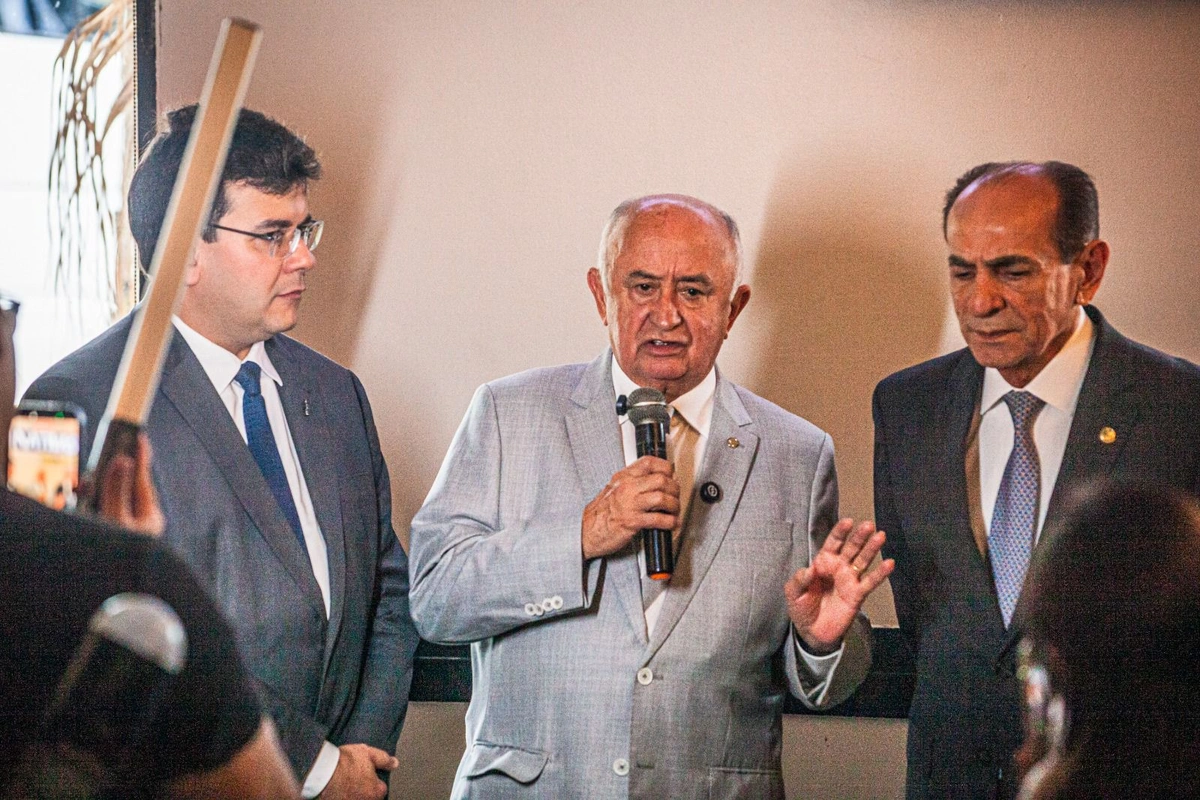 Em Brasília, Júlio César e Marcelo Castro reúnem cerca de 100 prefeitos e reforçam unidade da chapa governista ao Senado