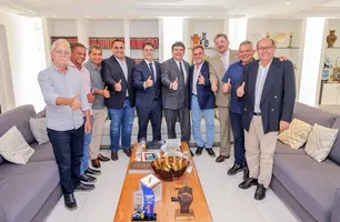 Em reunião no Karnak, ex-prefeito Zé Raimundo passa a integrar base do Governo (Foto: Reprodução)