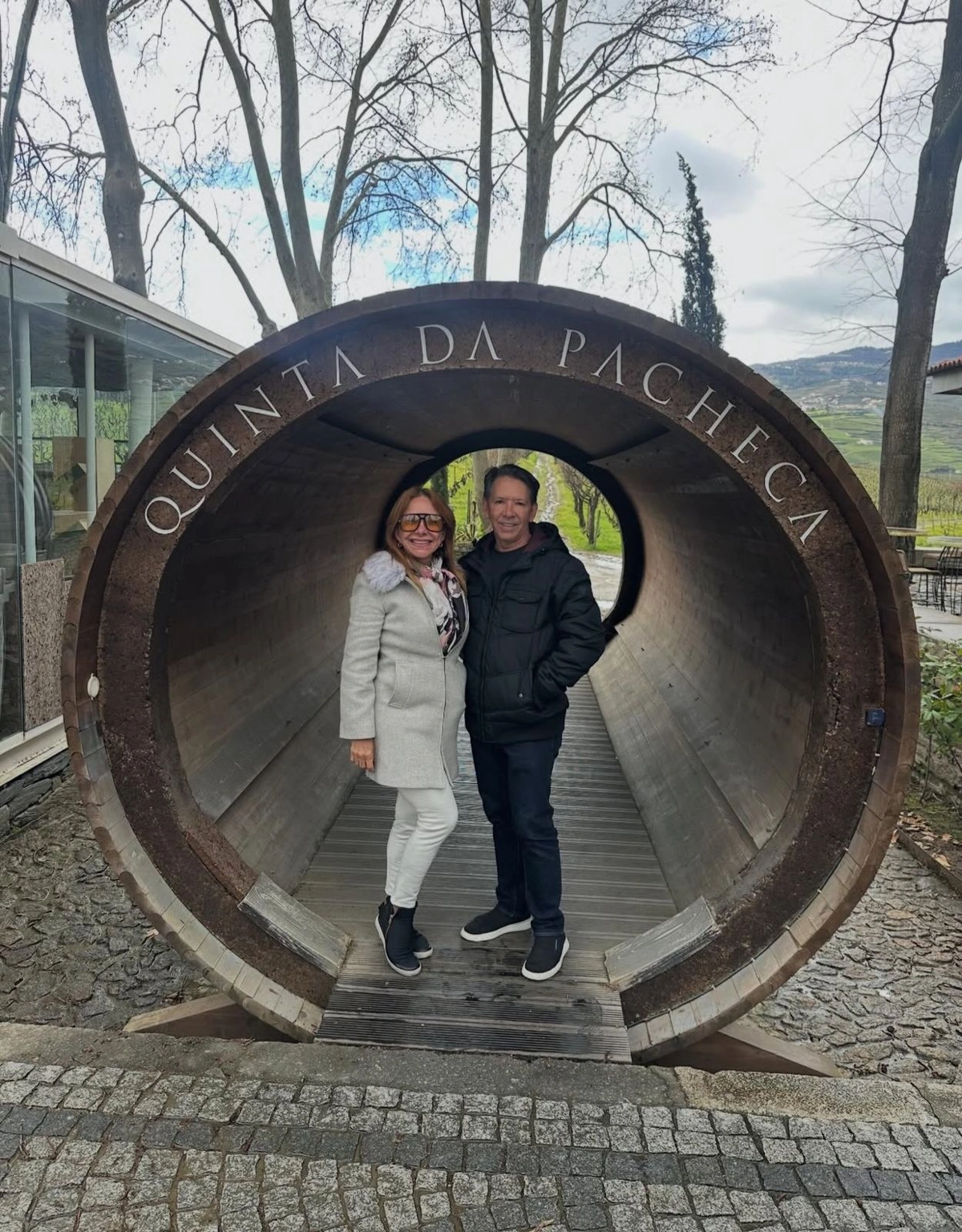 Empresária Soraya Aguiar em viagem internacional com o marido e o filho