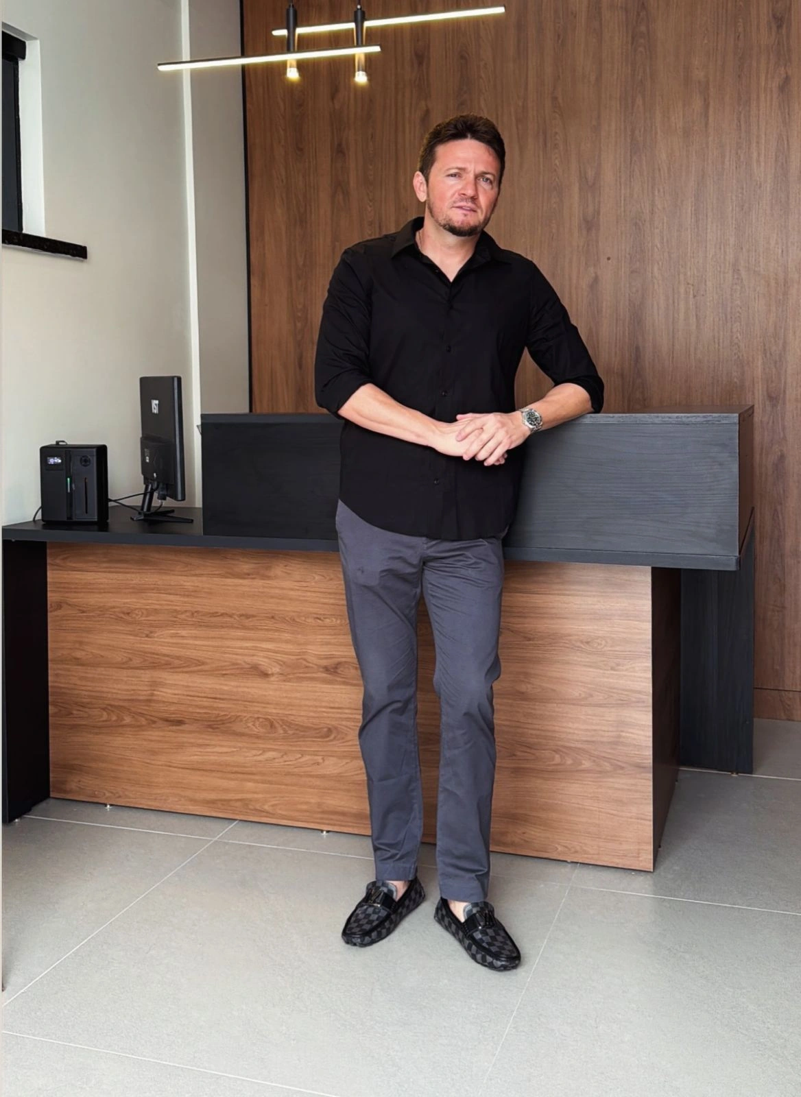 Empresário e advogado Anderson Lopes, em clique especial para a nossa coluna