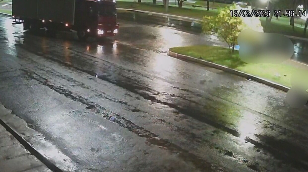 Entregador de delivery fica ferido em colisão entre moto e caminhão em Campo Maior