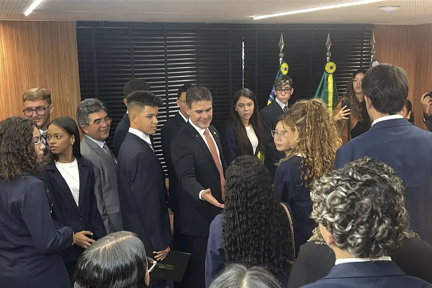 Estudantes vivenciam rotina parlamentar na Alepi pelo projeto Parlamento do Futuro