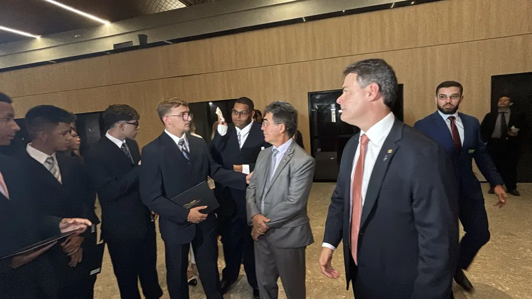 Estudantes vivenciam rotina parlamentar na Alepi pelo projeto Parlamento do Futuro